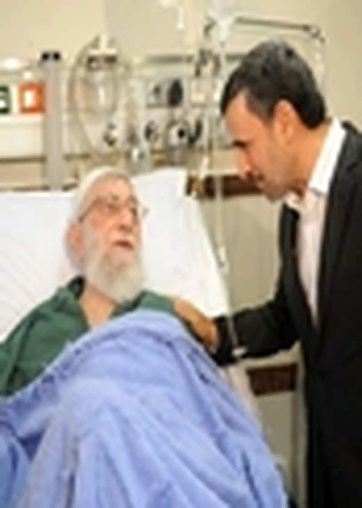 احمدی‌نژاد از رهبر معظم انقلاب عیادت کرد
