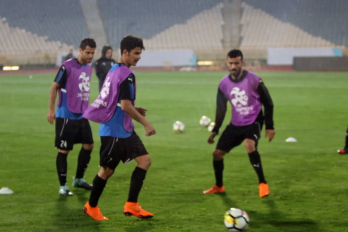 تمرین خنده زیر باران در آستانه جدال با پرسپولیس(عکس)