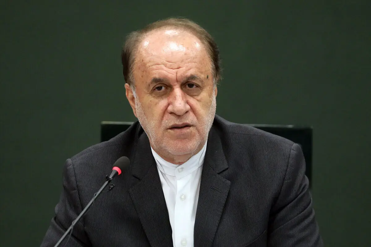 ترمیم حقوق‌ها خواست همه است/ خدا را بر آن بنده باید  گریست که دخلش بود نوزده، خرج بیست