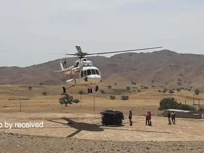  انتقال تجهیزات آب‌رسانی توسط بالگرد هلال احمر  به روستای ٱرزو در باغملک + تصاویر
