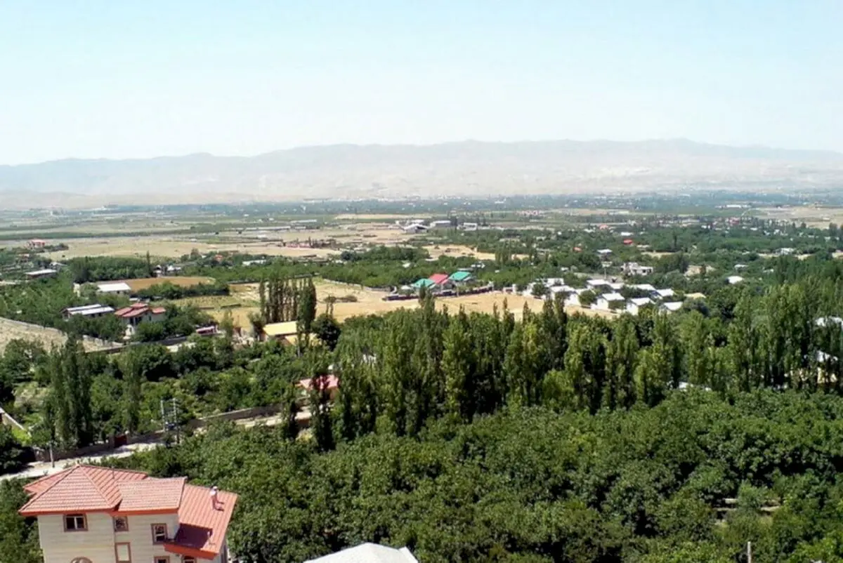 ساخت یک اقامتگاه بوم‌گردی در روستای آینه‌ورزان دماوند