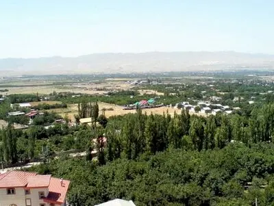 ساخت یک اقامتگاه بوم‌گردی در روستای آینه‌ورزان دماوند