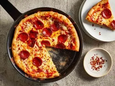طرز تهیه پیتزا ماهی‌تابه‌ای