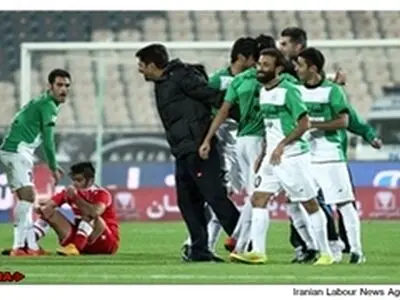 پرسپولیس یک - ذوب‌آهن ۲؛ سرخ‌ها پای فینال ذوب شدند / صعود برزیلی اصفهانی‌ها به فینال