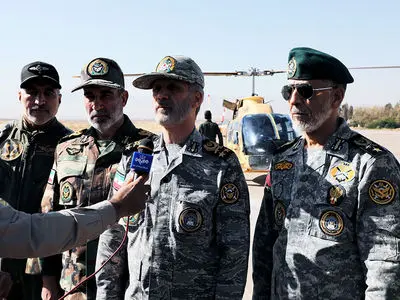 قائد الجيش الإيراني: نراقب عن كثب جميع تحركات العدو