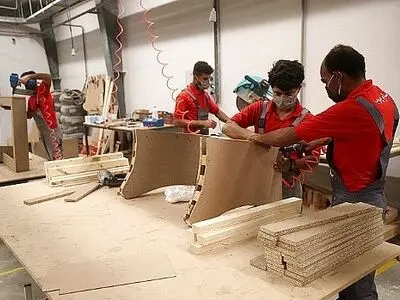 کارگران کیش چوب ۳ ماه مزد و عیدی طلبکارند