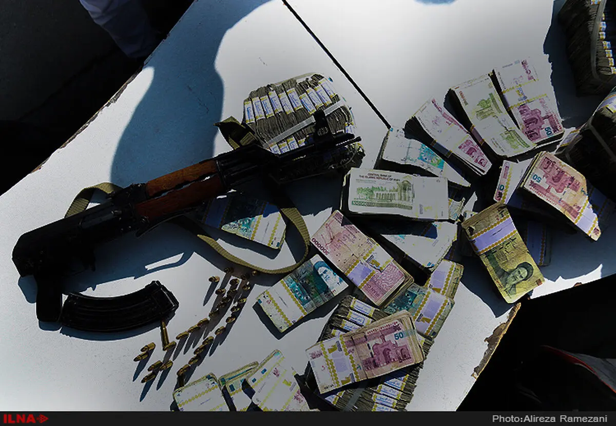 سرقت ارز از اتباع خارجی با جعل عنوان مامور دولت