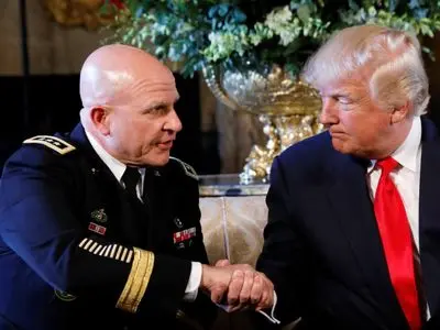 گاف جدید رئیس‌جمهوری آمریکا؛ تماس تلفنی اشتباه با مشاور امنیت ملی سابق