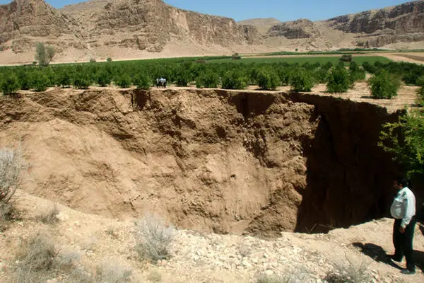 زنگ خطر کم آبی و فرونشست زمین در کردستان به صدا در آمد/کاهش ۷۰ درصدی احتمال وقوع سیلاب با احداث آب بند های سنگی و خاکی در استان