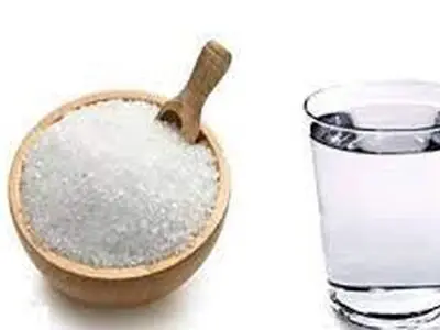 فواید بی‌نظیر آب نمک برای زیبایی و سلامت پوست