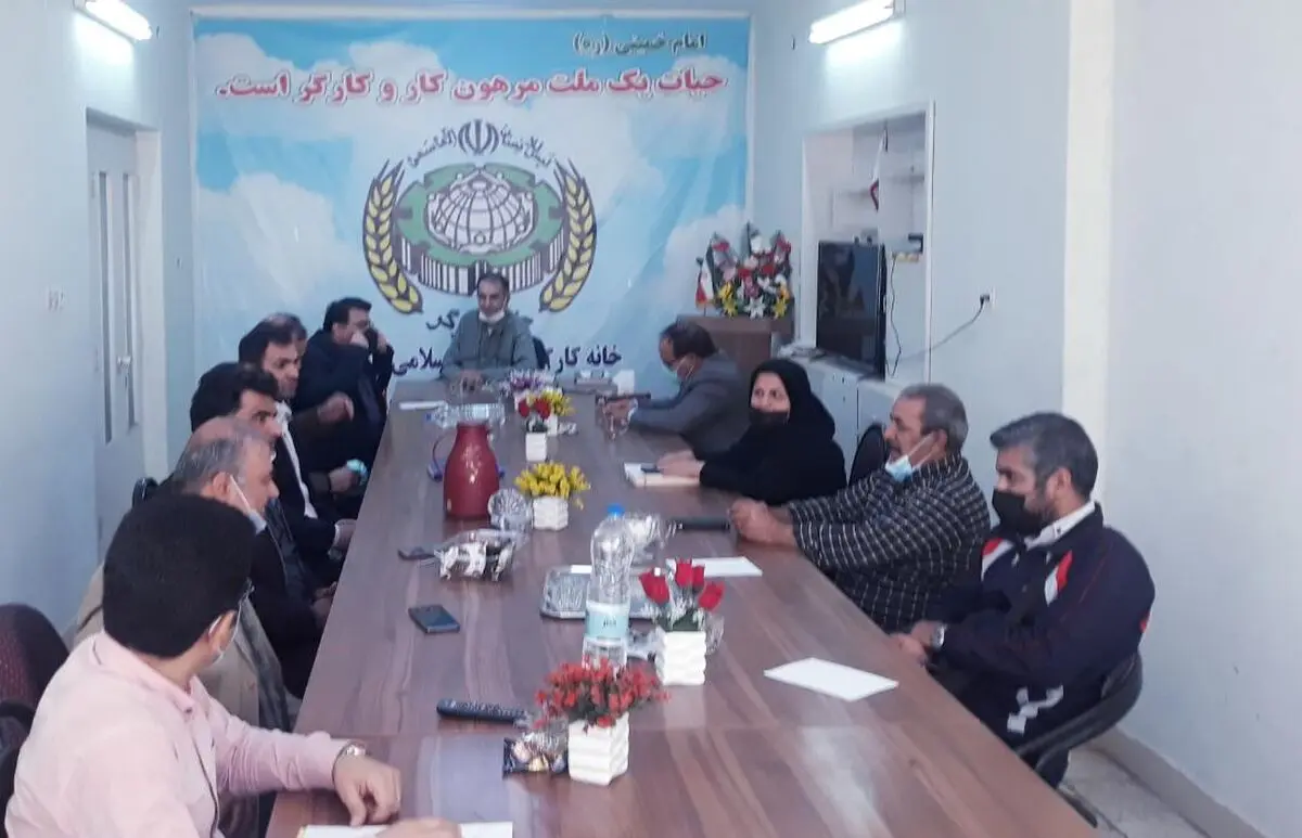 در صورت تصویب بودجه جدید با تورم بالاتر از ۵۰ درصد مواجه می‌شویم/فشار مالیاتی بودجه سال آینده بر دوش مزد بگیران است