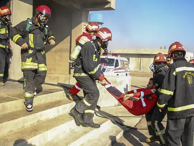 مانور آمادگى و پاسداشت آتش نشان هاى داوطلب در شیراز 