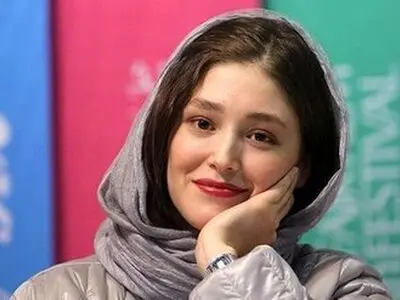 فرشته حسینی در نقش یک دختر افغان جایزه برد