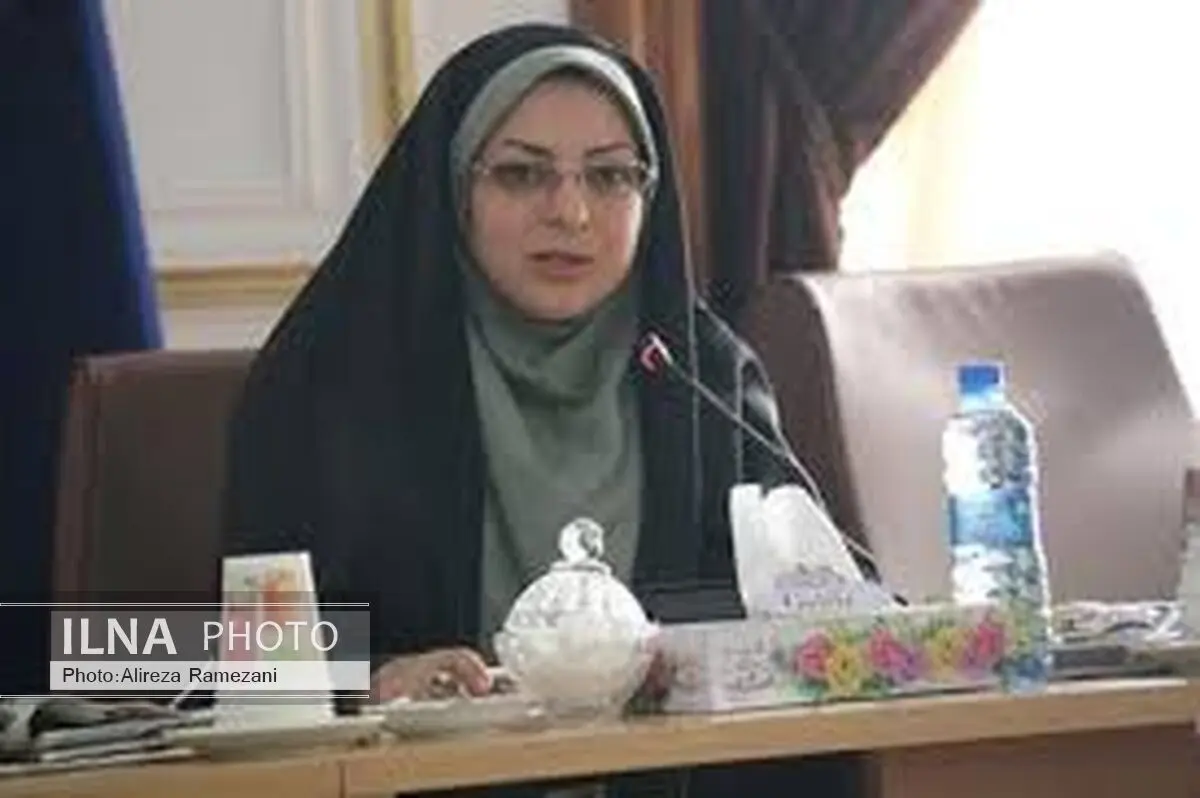کسب نشان روابط عمومی برتر سال 94 کشور توسط فاطمه قدیمی