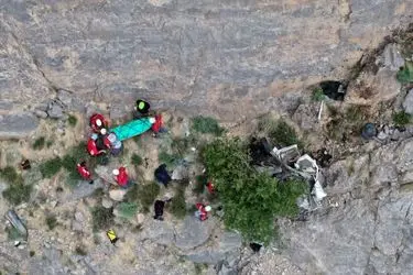 سقوط مرگبار خودروی سواری در بام تفت