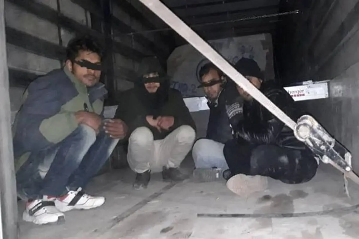 کشف ۳۶۶ قاچاق انسان در گمرکات کشور 
