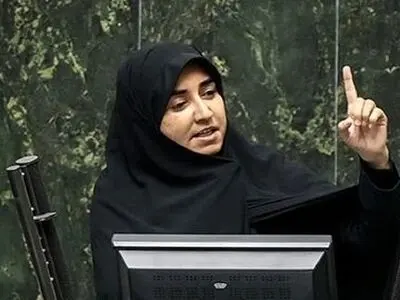 حقوق و مزایای‌ کارکنان شرکتی گروگان شرکت‌های واسطه است/ با این قطار از رده خارج هرگز به ایستگاه رضایت مردم نخواهیم رسید