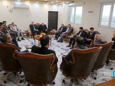 نشست هم‌اندیشی صنعتگران و فعالان اقتصادی آبادان با مدیرعامل سازمان منطقه آزاد اروند