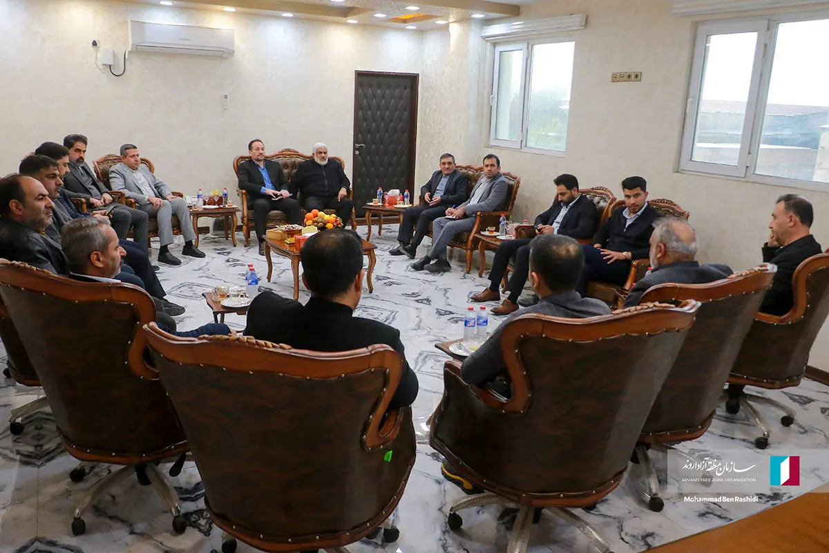 نشست هم‌اندیشی صنعتگران و فعالان اقتصادی آبادان با مدیرعامل سازمان منطقه آزاد اروند