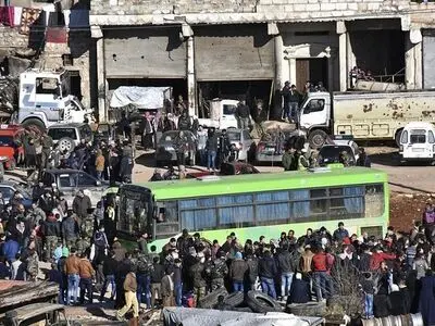 تروریست‌های النصره از طریق اردوگاه یرموک تخلیه می شوند