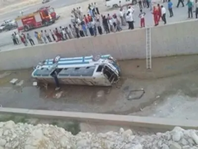 مصدومیت ۲۱ کارگر پارس جنوبی بر اثر واژگونی اتوبوس / حال ۳ نفر وخیم است