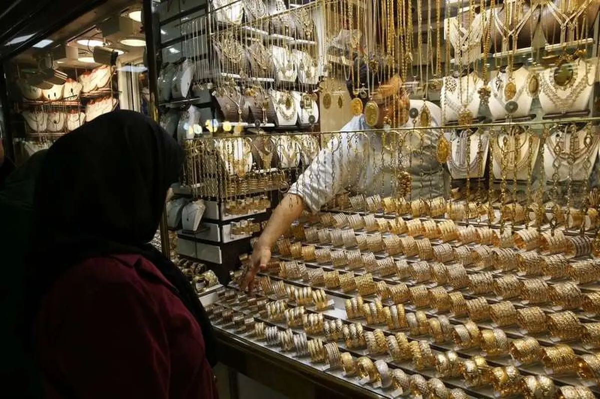کوچ ۴۰ درصد مشتریان طلا به بازار نقره/ برگزار نشدن مراسم‌های ختم باعث کاهش تقاضا شد  