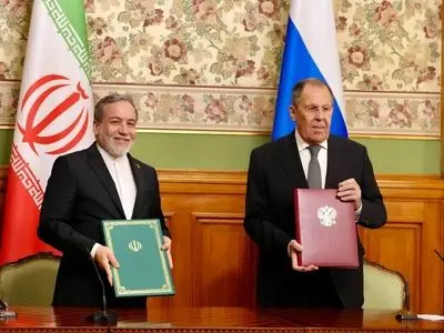 عراقجي ولافروف يوقعان وثيقة للتعاون المشترك بين وزارتي خارجية إيران وروسيا