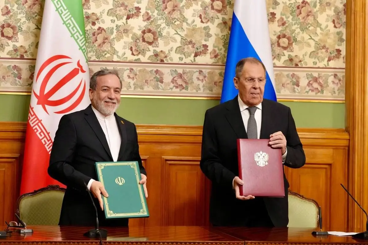 عراقجي ولافروف يوقعان وثيقة للتعاون المشترك بين وزارتي خارجية إيران وروسيا