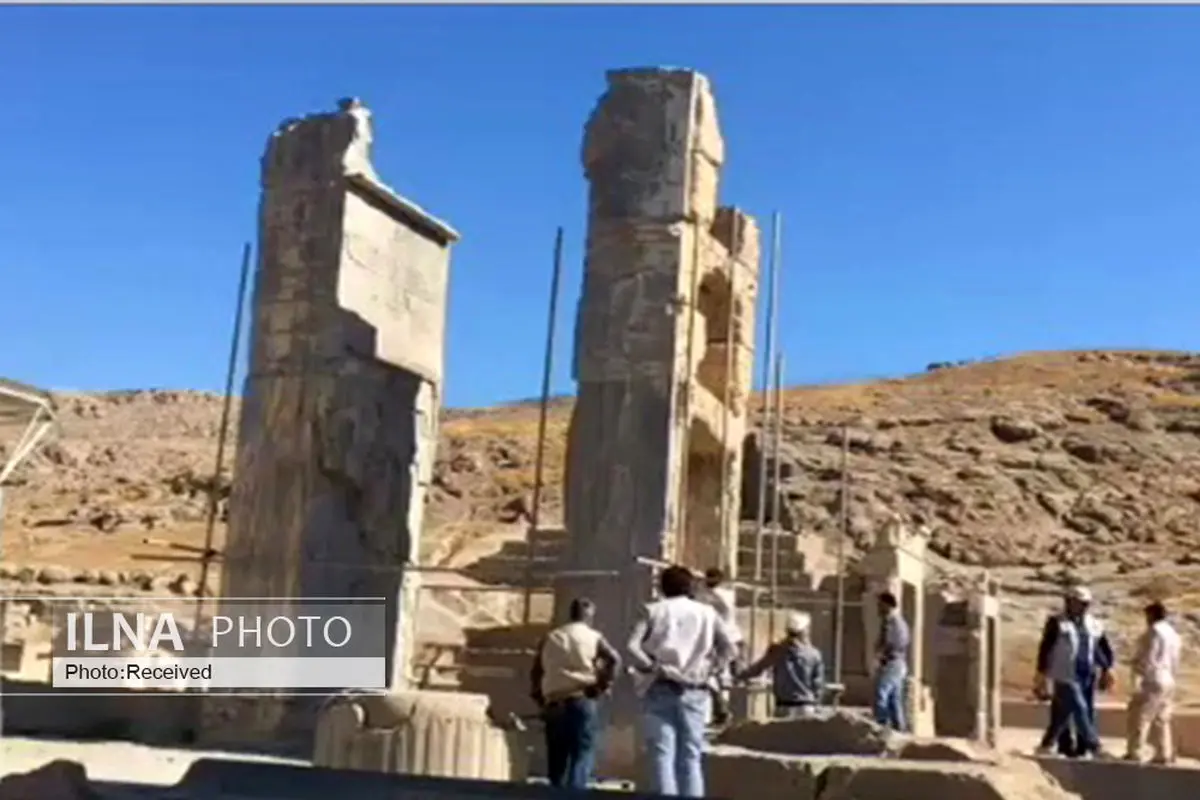 آزادی کاخ شورا و تچر از زندان آهنین/ ایتالیایی‌ها هزینه‌ها را پرداخت کردند/ مرمتگران به دنبال درمانی برای گلسنگ‌های تخت جمشید هستند