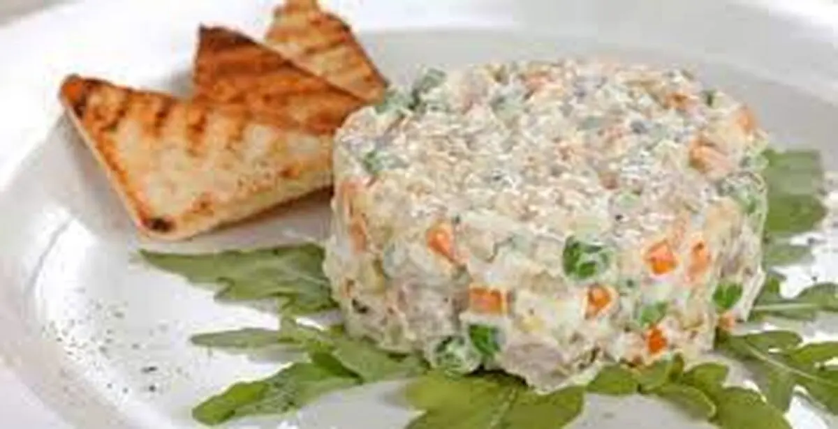 طرز تهیه سالاد الویه و ۷ راه‌ خوشمزه‌تر شدن آن
