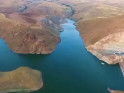 ایران .. تدشین سد ومحطتین للطاقة الکهروشمسیة