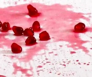 بهترین روش برای پاک کردن سریع لکه انار
