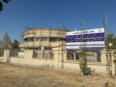 بررسی مشکلات تمام نشدنی بیمارستان لقمان حکیم سرخس/ همراهان برای خنک شدن بیماران آنها را با مقوا باد می‌زنند/ امام جمعه: بیمارستان مخروبه‌ای بیش نیست 