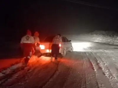 مسدود شدن 3 جاده در فریمان در پی بارش برف