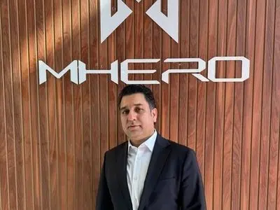 عرضه خودرو نسبت به تقاضا خیلی کمتر است