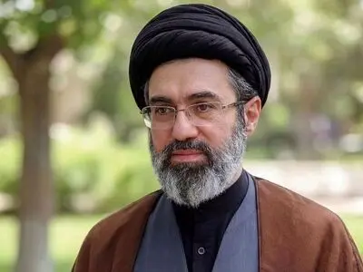 قائد الثورة الإسلامیة: وحدة المسلمين في مواجهة الكفر العالمي هي استراتيجية قرآنية