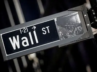 Wall Street drops, Oil prices jump on Ukraine conflict worries