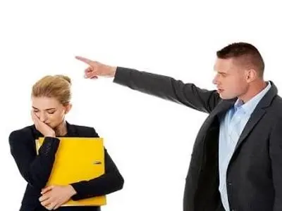 ماجرای معلق شدن خانم مجری بعد از یک سوال جنجالی + فیلم