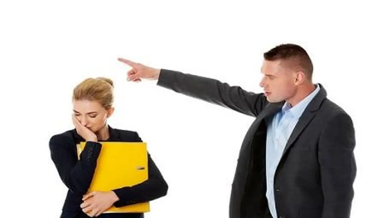 ماجرای معلق شدن خانم مجری بعد از یک سوال جنجالی + فیلم