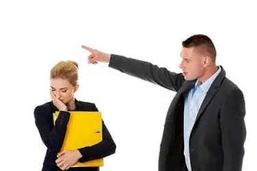 ماجرای معلق شدن خانم مجری بعد از یک سوال جنجالی + فیلم