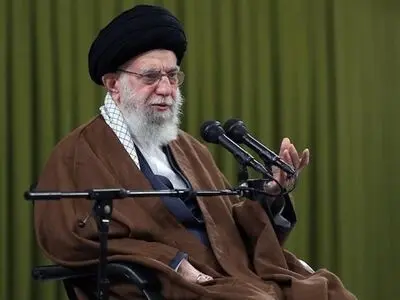  Ayatollah Khamenei: US Getting Weaker Day by Day