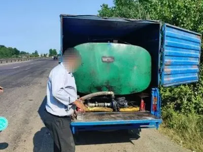 وانت حامل سوخت قاچاق در جاده فومن – سراوان توقیف شد