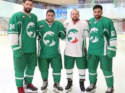 لباس های اهدایی هاکی روی یخ (IIHF) در اختیار ورزشکاران قرار گرفت