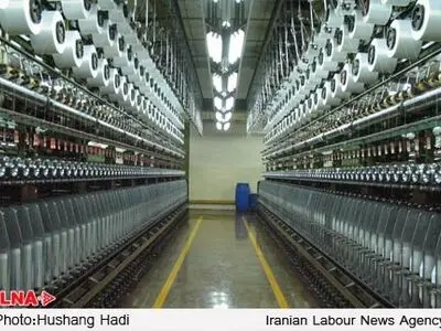 دوندگی‌های کارگری رسمی که پنج سال حقوق نگرفته/ آیا گره کورِ «رنگین نخ» بازشدنی‌ست؟