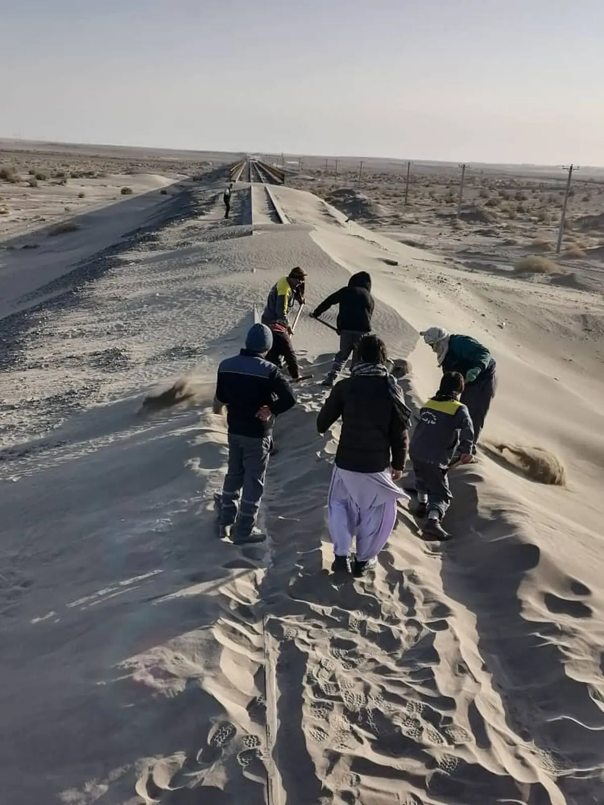 کارگران راه‌آهن زاهدان: شرکت‌ها حق و حقوق ما را می‌خورند/ خانم وزیر جواب ما کارگران را نمی‌دهد!
