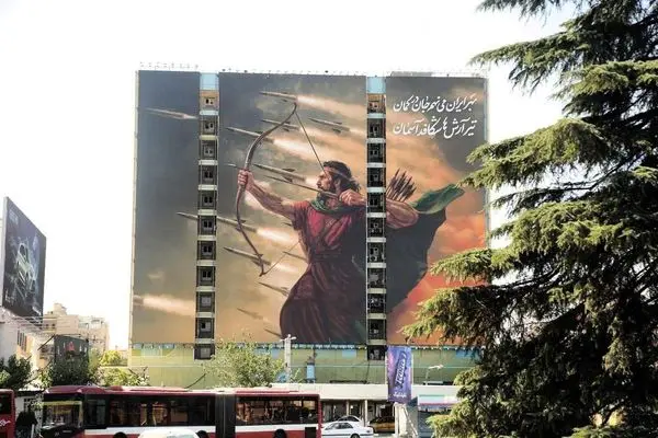 نقشی از آرش کمانگیر بر دیوارنگاره میدان ونک