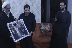دیدار مخبر با خانواده شهید امیر سرلشکر خلبان نصیرزاده