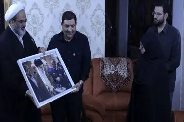 دیدار مخبر با خانواده شهید امیر سرلشکر خلبان نصیرزاده