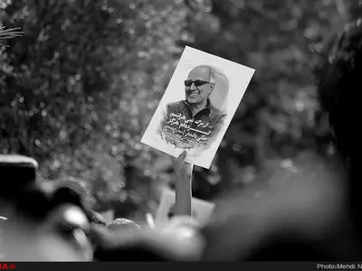 فیلم / مراسم تشییع پیکر کارگردان سینما عباس کیارستمی