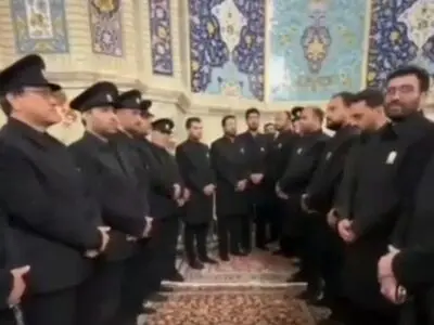 فیلم آمادگی خادمان حرم مطهر رضوی برای استقبال از پیکر شهید خدمت